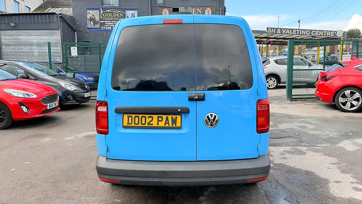 Used 2015 Volkswagen Caddy Maxi Startline Acapulco Blue - Interior and Exterior details 4