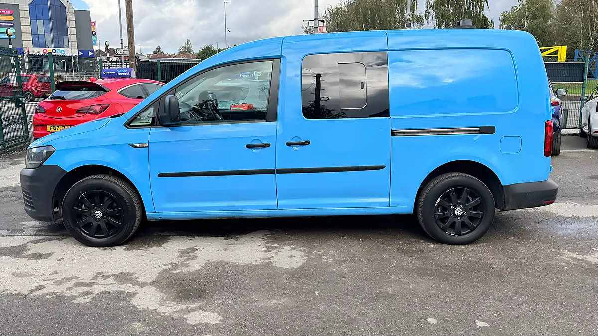 Used 2015 Volkswagen Caddy Maxi Startline Acapulco Blue - Interior and Exterior details 6