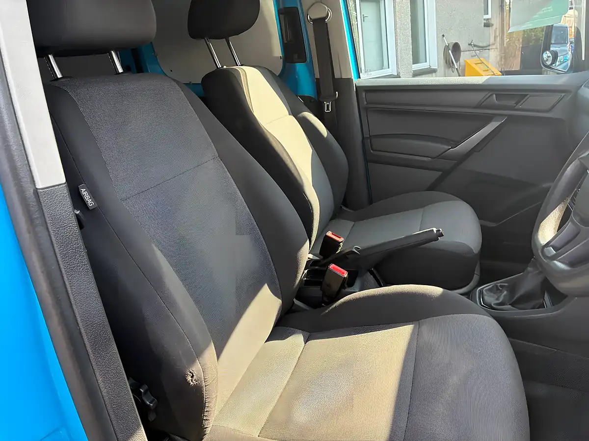 Used 2015 Volkswagen Caddy Maxi Startline Blue - Interior and Exterior details 11