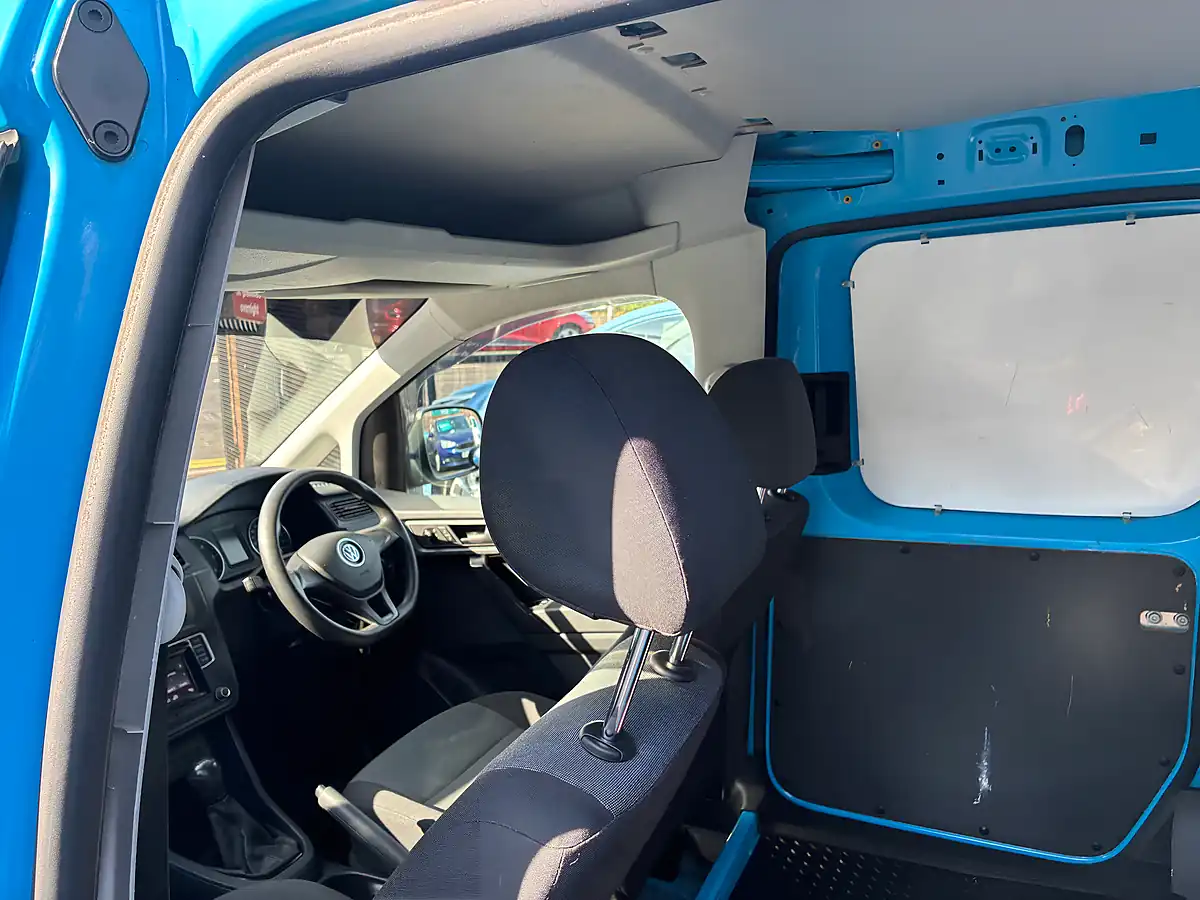 Used 2015 Volkswagen Caddy Maxi Startline Blue - Interior and Exterior details 7