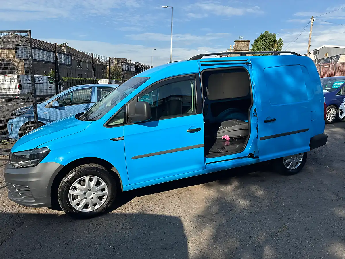 Used 2015 Volkswagen Caddy Maxi Startline Blue - Interior and Exterior details 8