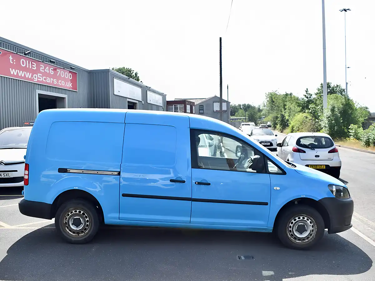 Used 2015 Volkswagen Caddy Maxi Startline Lwb Blue - Interior and Exterior details 11
