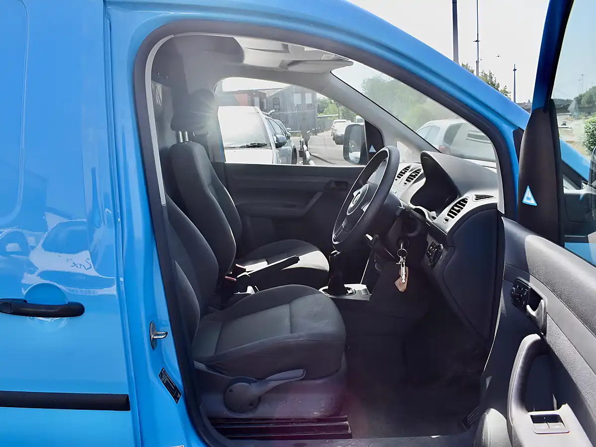 Used 2015 Volkswagen Caddy Maxi Startline Lwb Blue - Interior and Exterior details 12