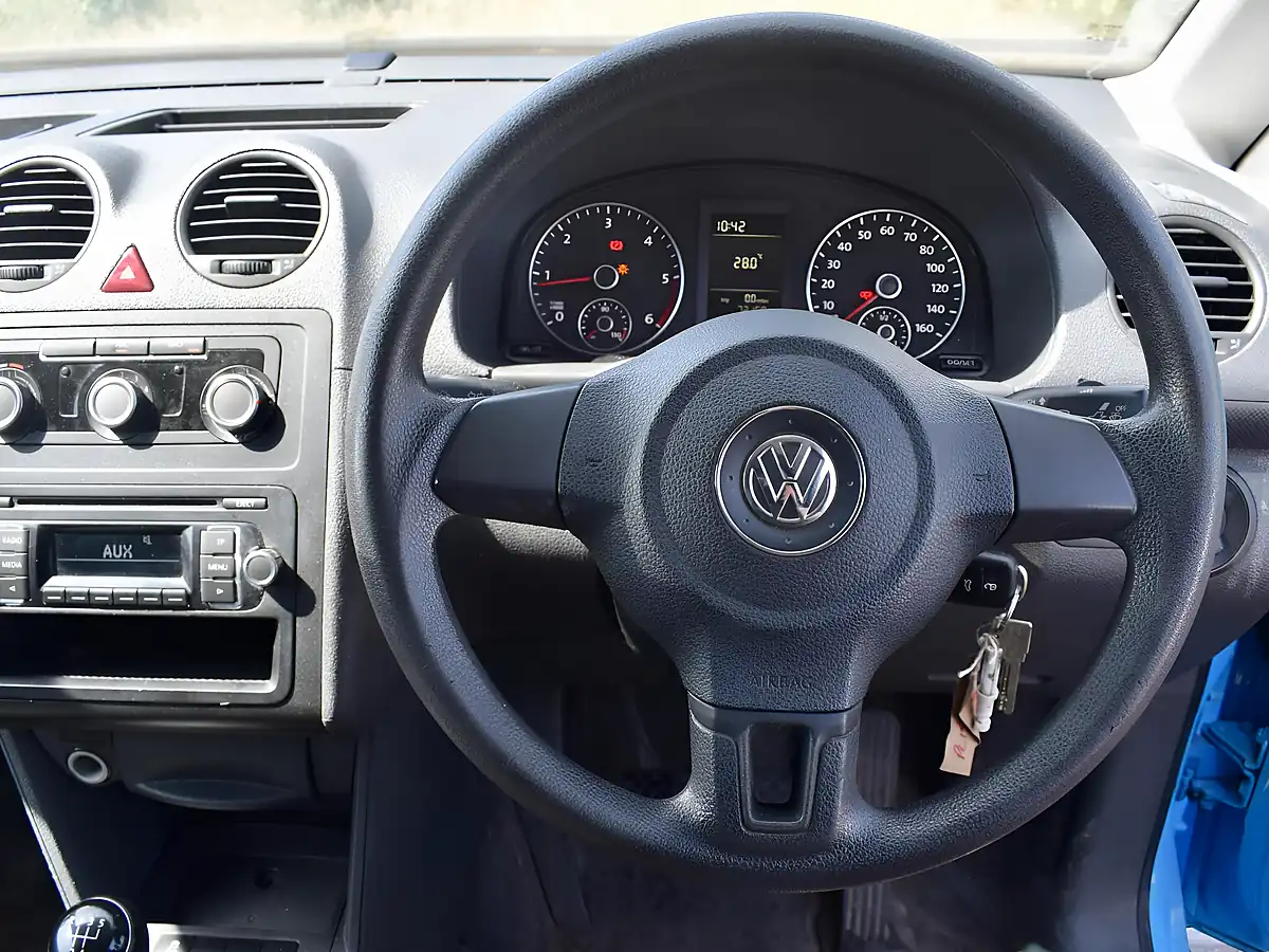 Used 2015 Volkswagen Caddy Maxi Startline Lwb Blue - Interior and Exterior details 13