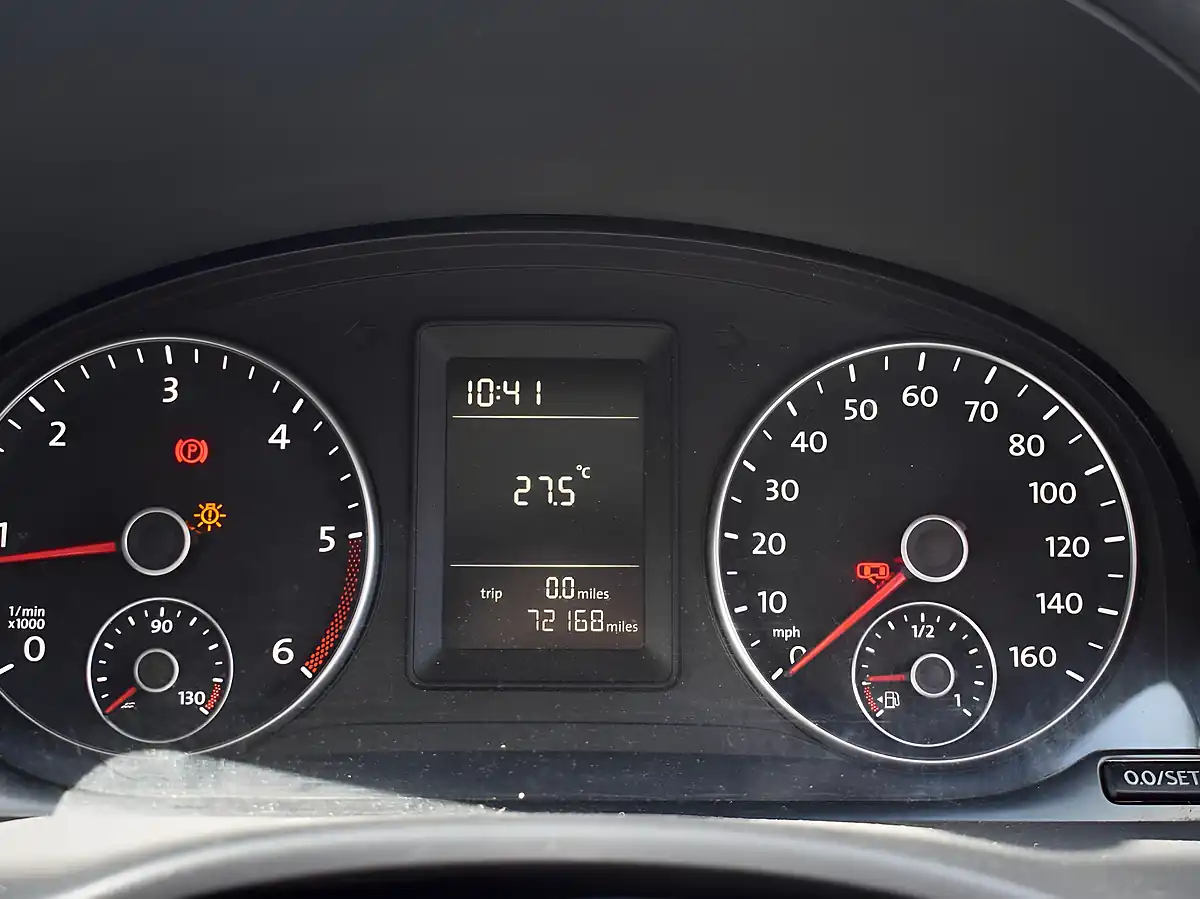 Used 2015 Volkswagen Caddy Maxi Startline Lwb Blue - Interior and Exterior details 14