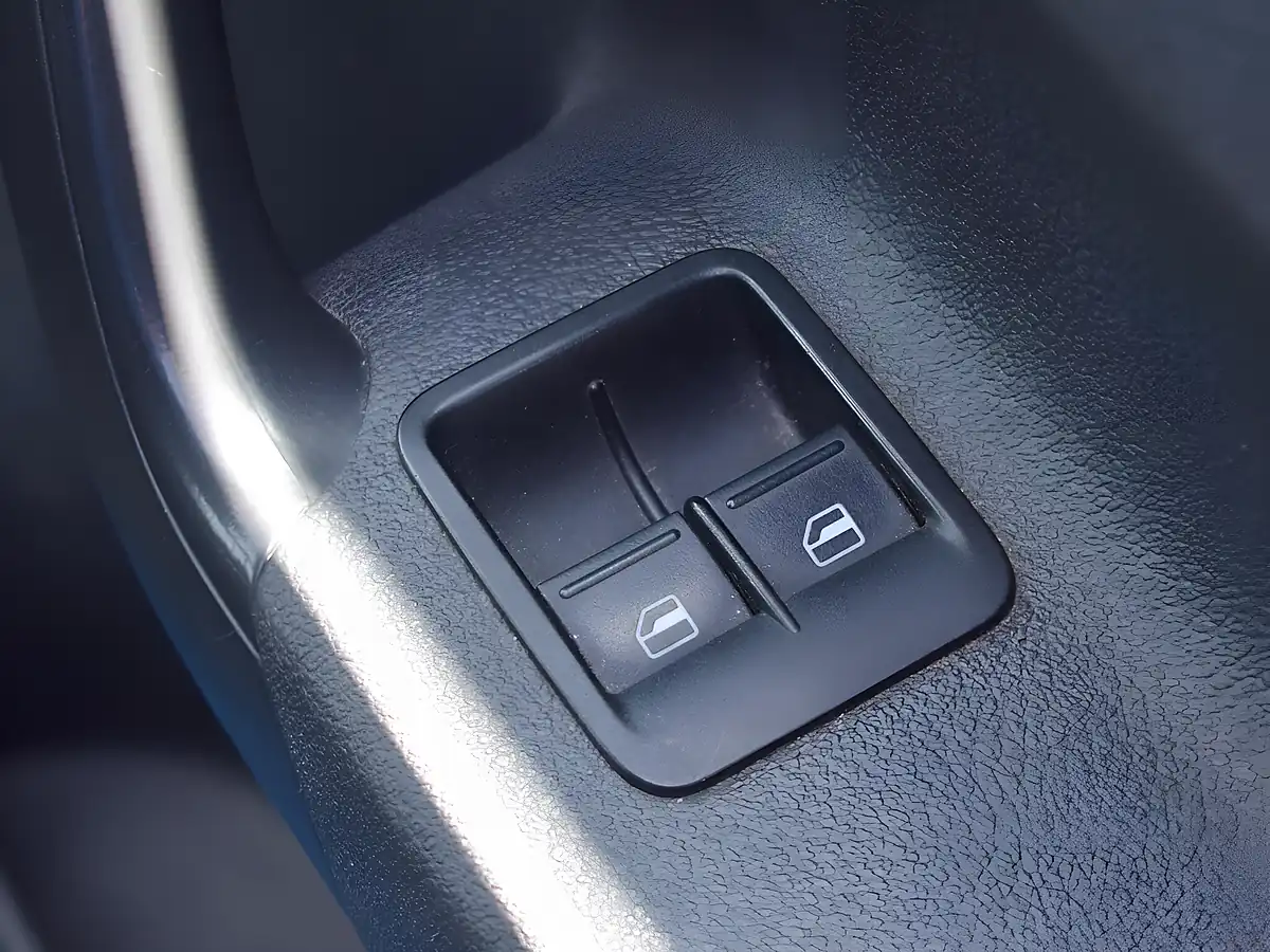 Used 2015 Volkswagen Caddy Maxi Startline Lwb Blue - Interior and Exterior details 17