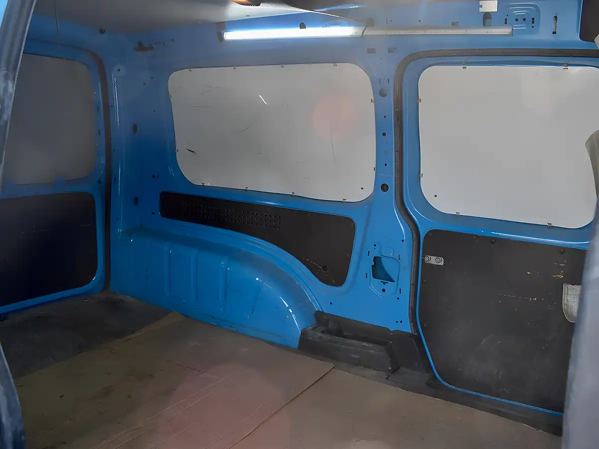 Used 2015 Volkswagen Caddy Maxi Startline Lwb Blue - Interior and Exterior details 6