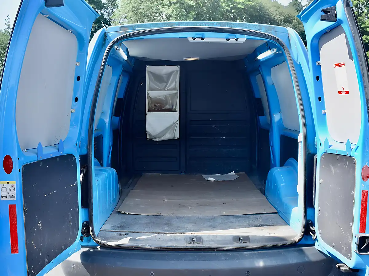 Used 2015 Volkswagen Caddy Maxi Startline Lwb Blue - Interior and Exterior details 9