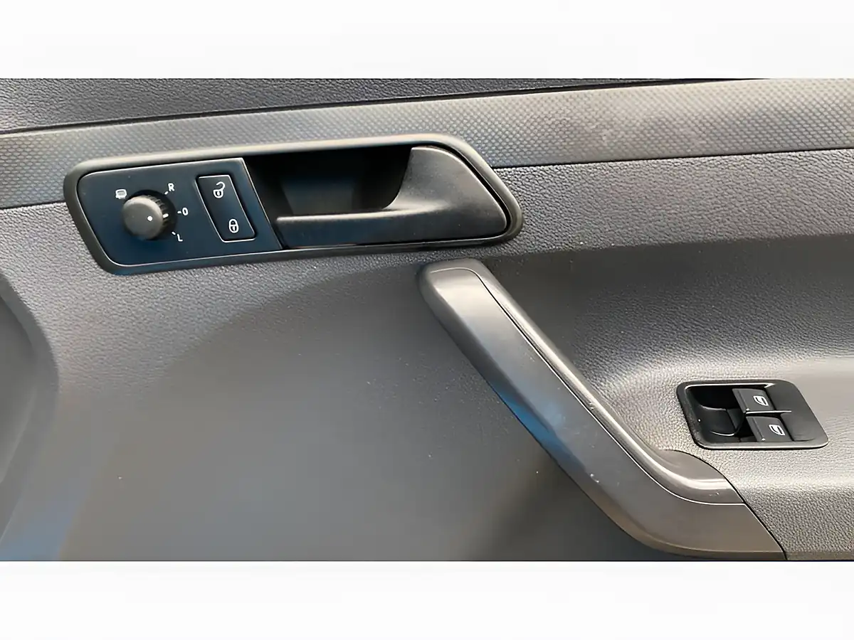 Used 2015 Volkswagen Caddy Startline Blue - Interior and Exterior details 18