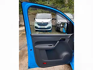 Used 2015 Volkswagen Caddy Startline Blue - Interior and Exterior details 19