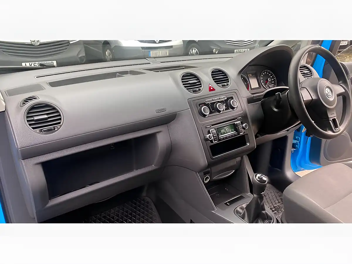 Used 2015 Volkswagen Caddy Startline Blue - Interior and Exterior details 20