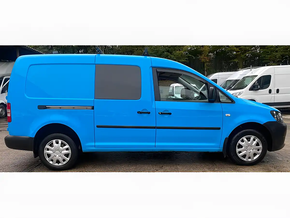 Used 2015 Volkswagen Caddy Startline Blue - Interior and Exterior details 4