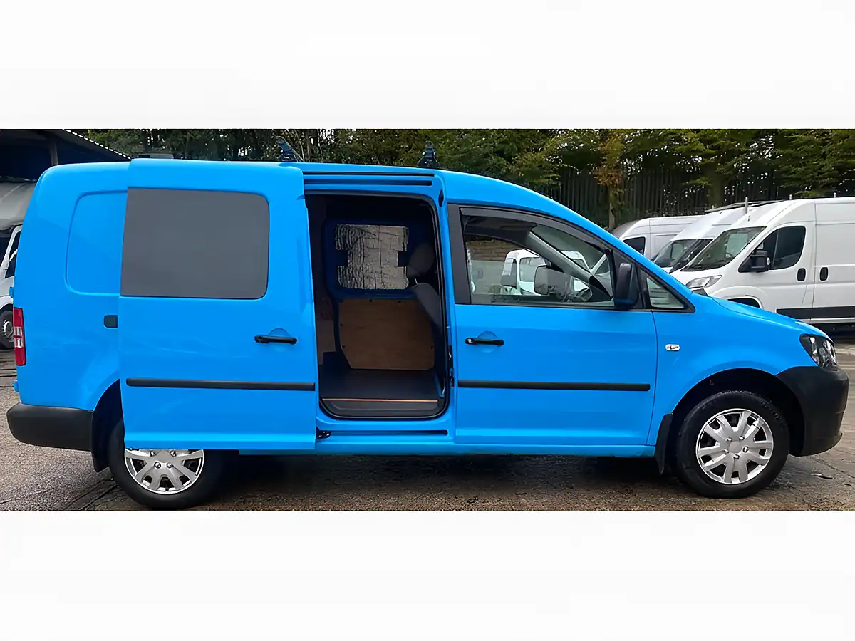 Used 2015 Volkswagen Caddy Startline Blue - Interior and Exterior details 5