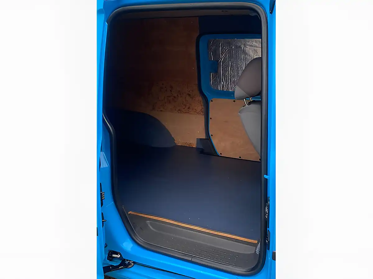 Used 2015 Volkswagen Caddy Startline Blue - Interior and Exterior details 6
