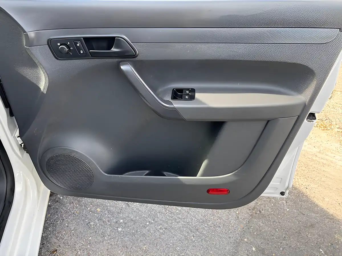 Used 2015 Volkswagen Caddy Trendline White - Interior and Exterior details 13