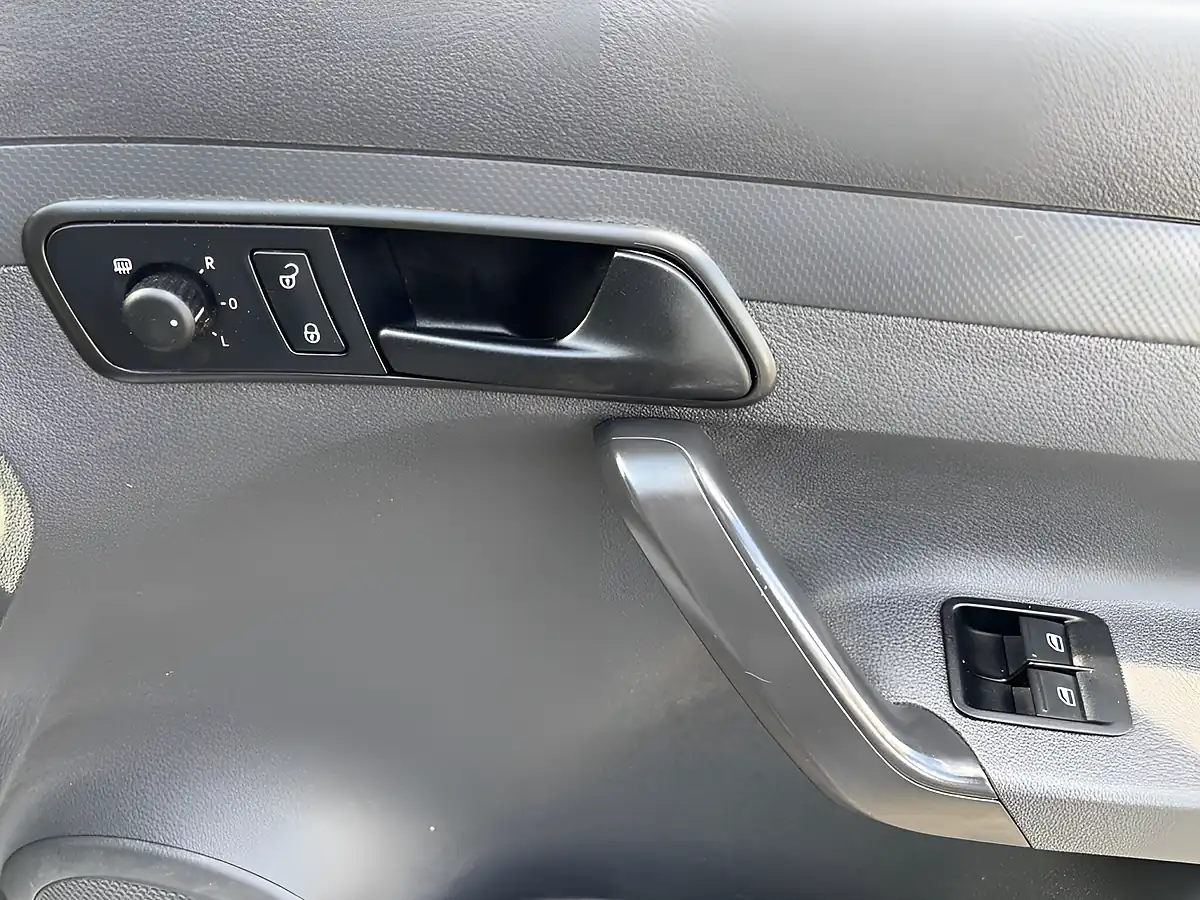 Used 2015 Volkswagen Caddy Trendline White - Interior and Exterior details 14