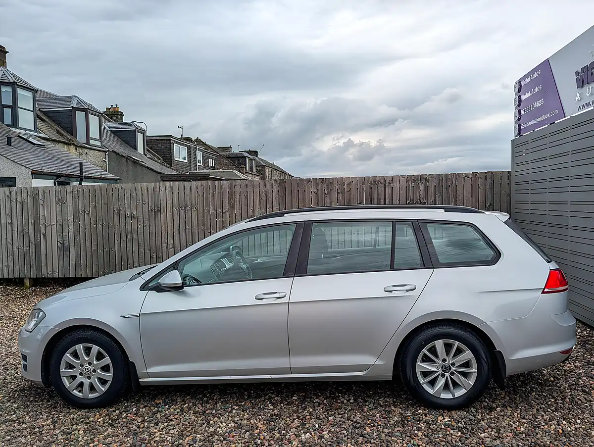 Used 2015 Volkswagen Golf Bluemotion Silver - Interior and Exterior details 10