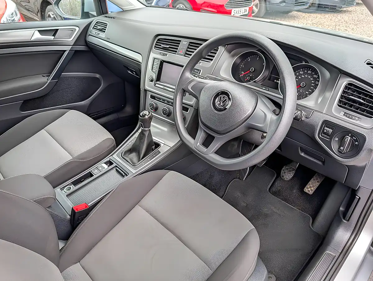 Used 2015 Volkswagen Golf Bluemotion Silver - Interior and Exterior details 15