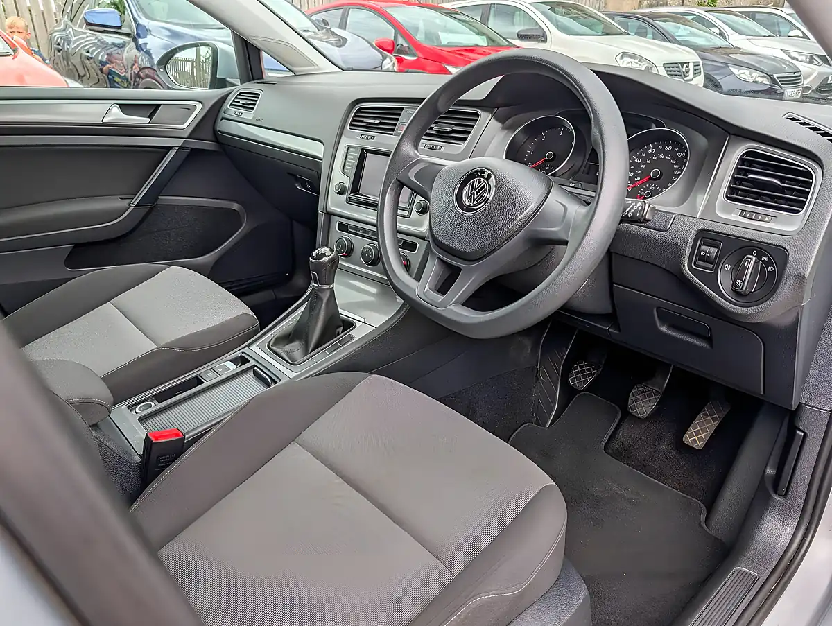 Used 2015 Volkswagen Golf Bluemotion Silver - Interior and Exterior details 16