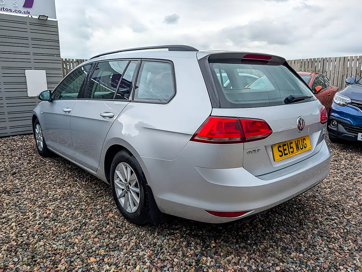 Used 2015 Volkswagen Golf Bluemotion Silver - Interior and Exterior details 4
