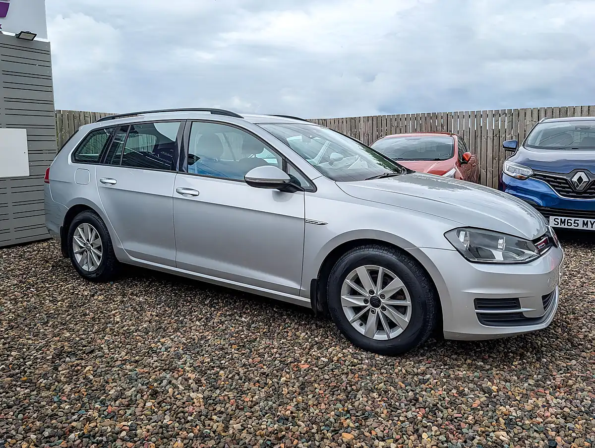 Used 2015 Volkswagen Golf Bluemotion Silver - Interior and Exterior details 5