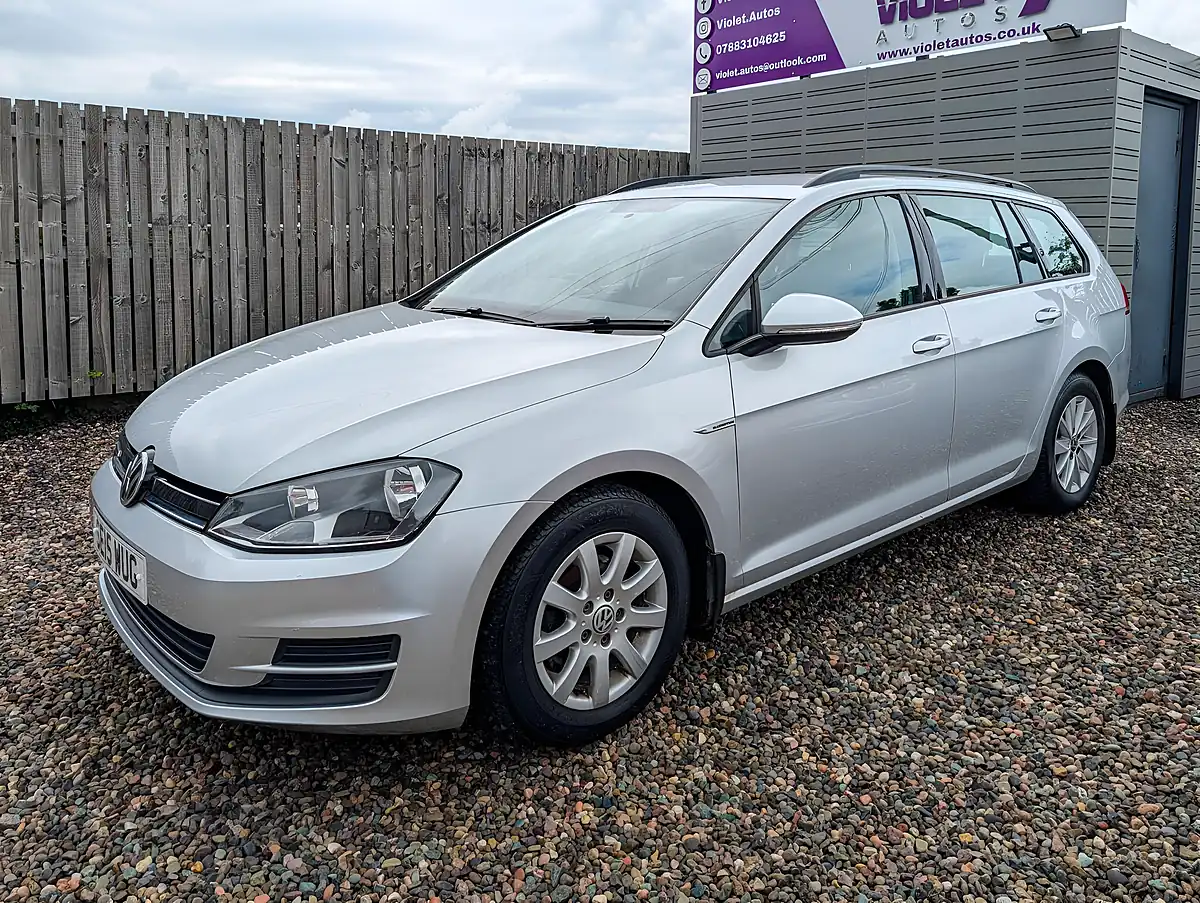 Used 2015 Volkswagen Golf Bluemotion Silver - Interior and Exterior details 8