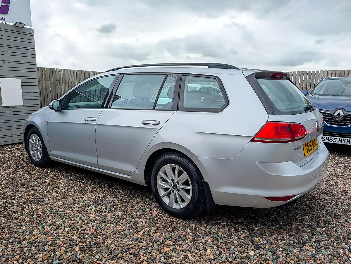 Used 2015 Volkswagen Golf Bluemotion Silver - Interior and Exterior details 9