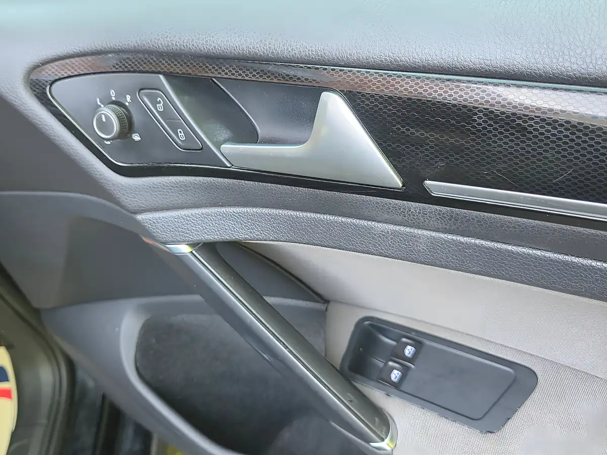 Used 2015 Volkswagen Golf Bluemotion Tech GT Black - Interior and Exterior details 12