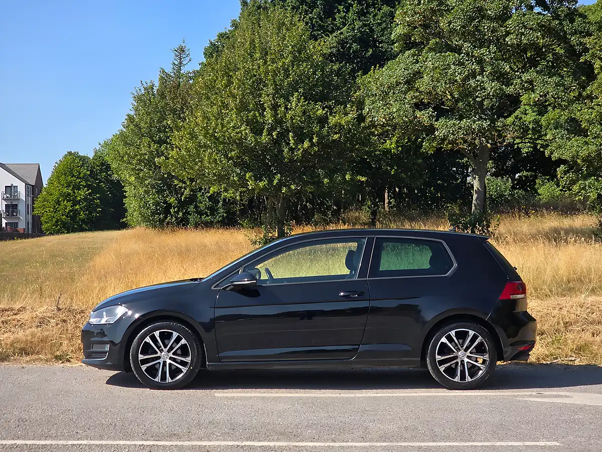 Used 2015 Volkswagen Golf Bluemotion Tech GT Black - Interior and Exterior details 4