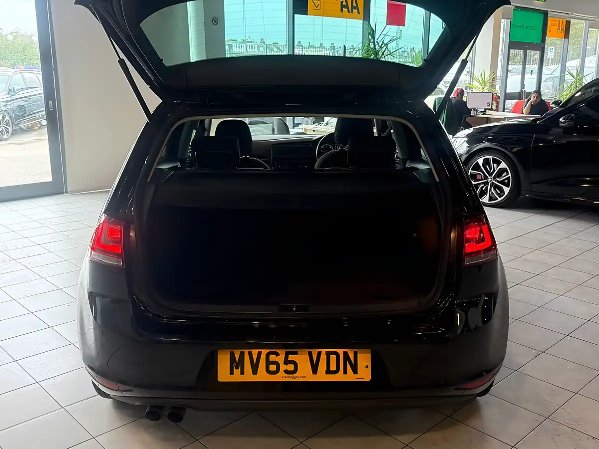 Used 2015 Volkswagen Golf Bluemotion Tech GT Black - Interior and Exterior details 10