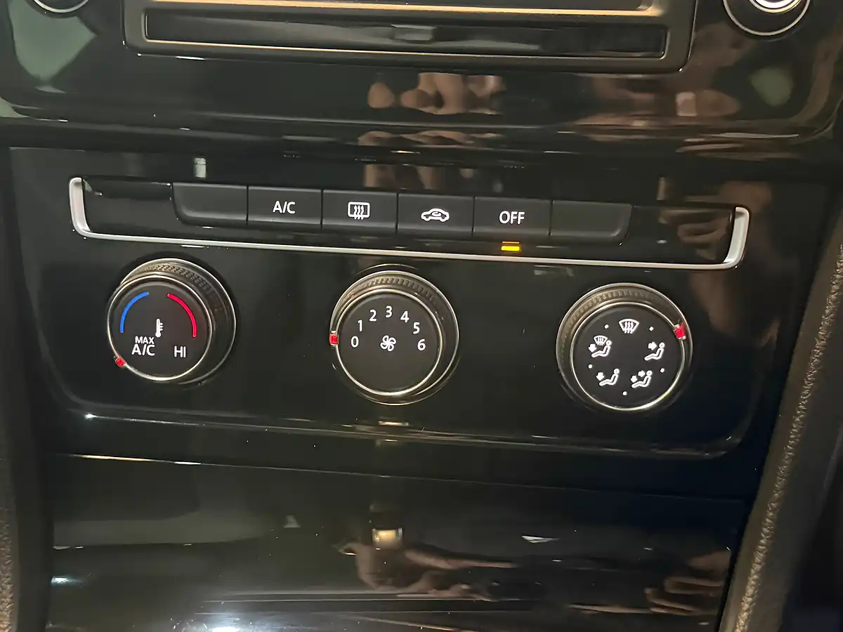 Used 2015 Volkswagen Golf Bluemotion Tech GT Black - Interior and Exterior details 15