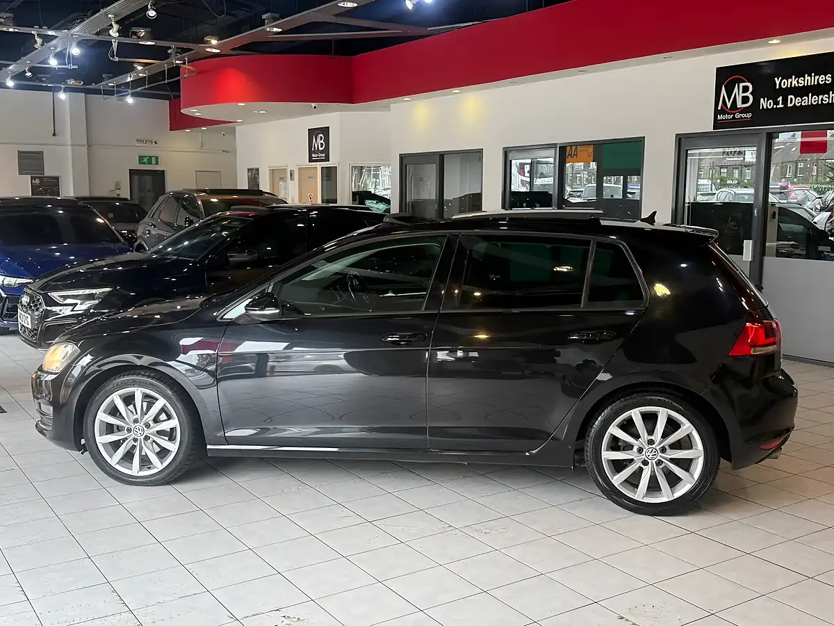 Used 2015 Volkswagen Golf Bluemotion Tech GT Black - Interior and Exterior details 6