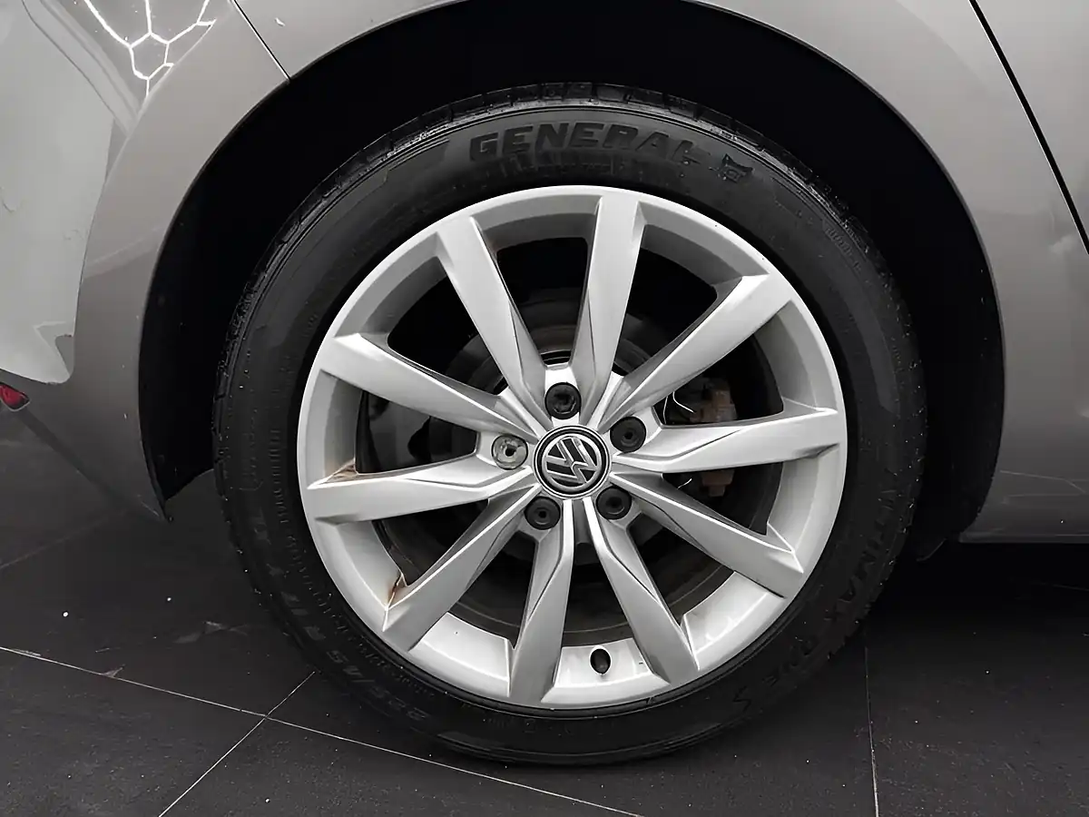 Used 2015 Volkswagen Golf Bluemotion Tech GT Grey - Interior and Exterior details 12
