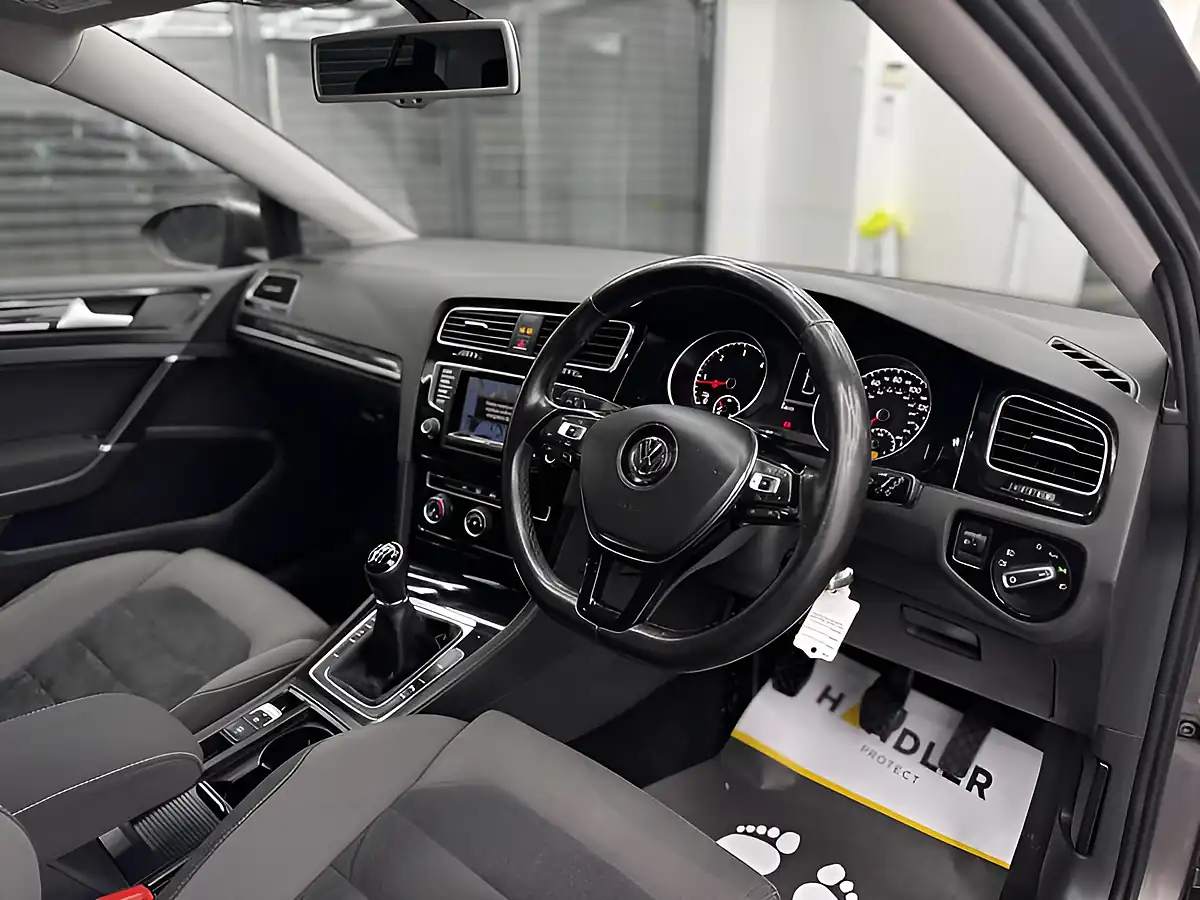 Used 2015 Volkswagen Golf Bluemotion Tech GT Grey - Interior and Exterior details 17