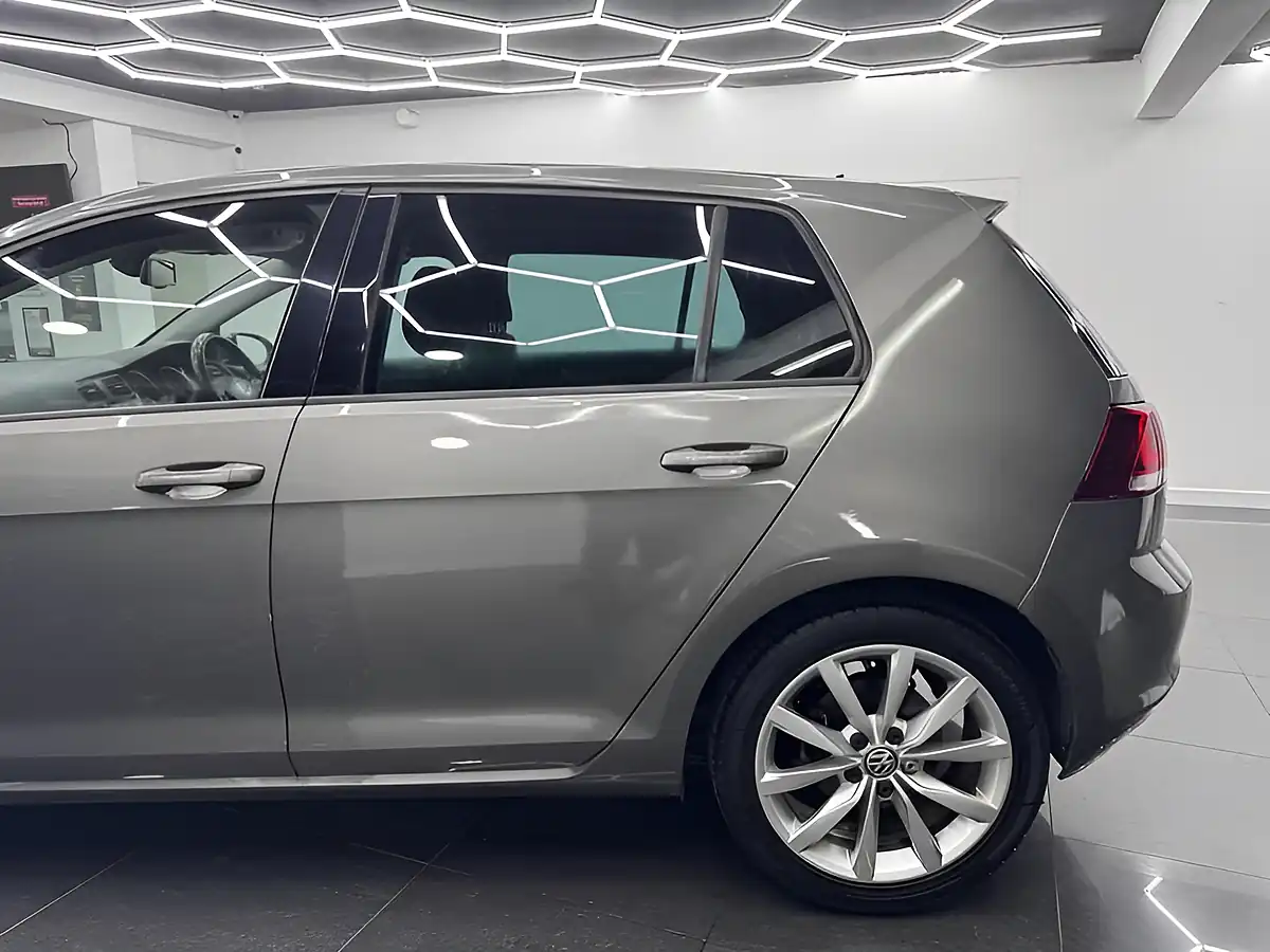 Used 2015 Volkswagen Golf Bluemotion Tech GT Grey - Interior and Exterior details 7