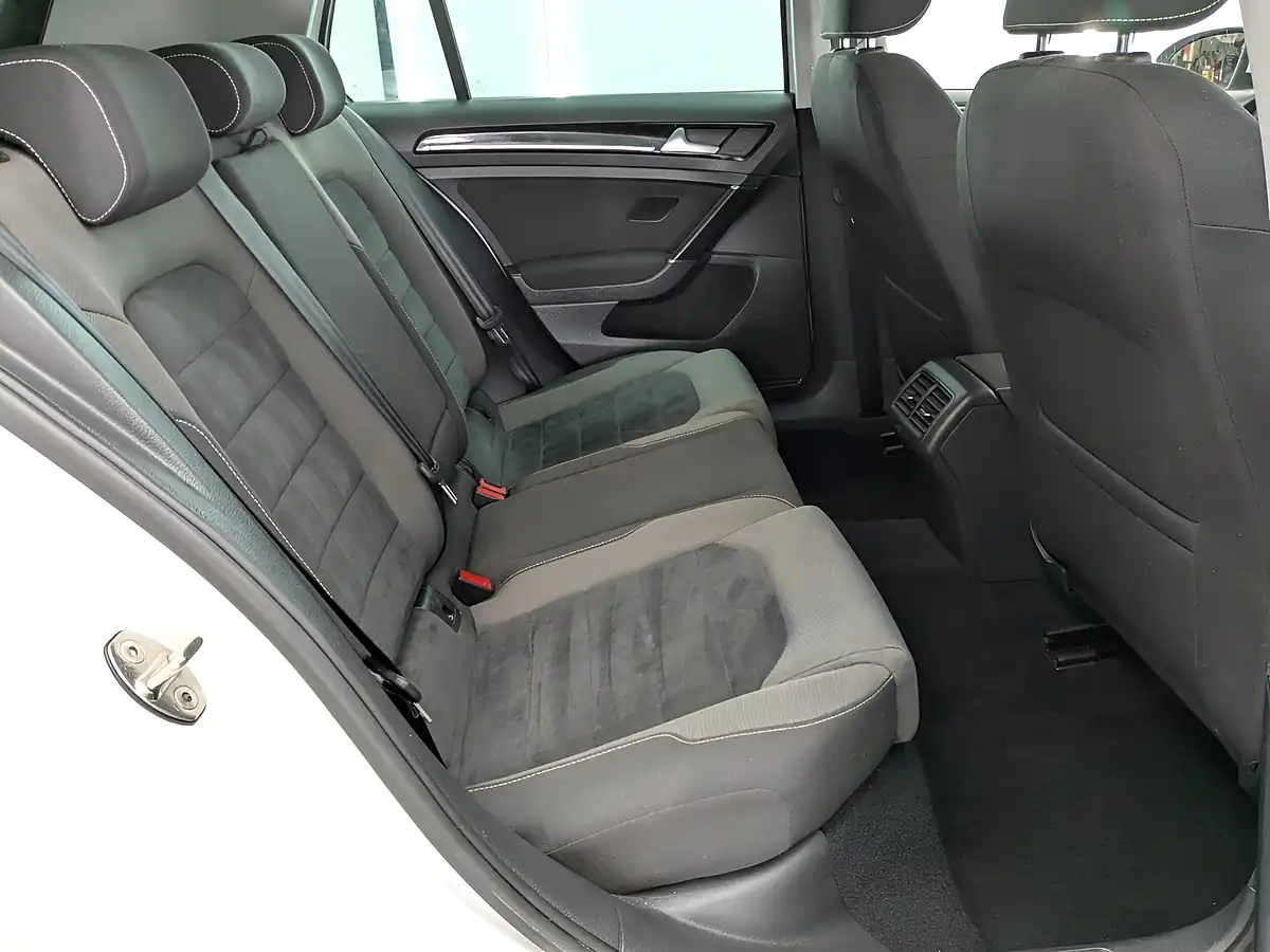 Used 2015 Volkswagen Golf Bluemotion Tech GT Pure White - Interior and Exterior details 12