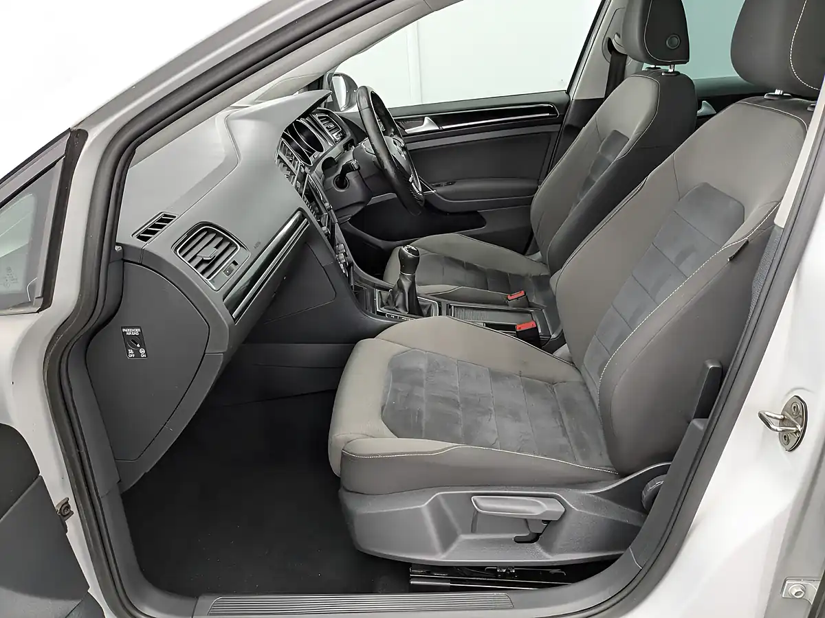 Used 2015 Volkswagen Golf Bluemotion Tech GT Pure White - Interior and Exterior details 14