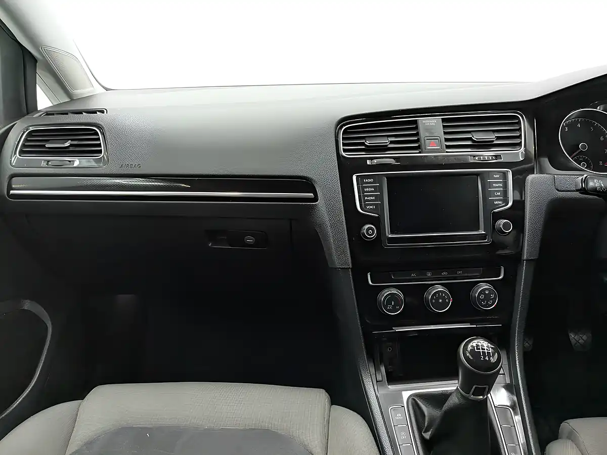 Used 2015 Volkswagen Golf Bluemotion Tech GT Pure White - Interior and Exterior details 18