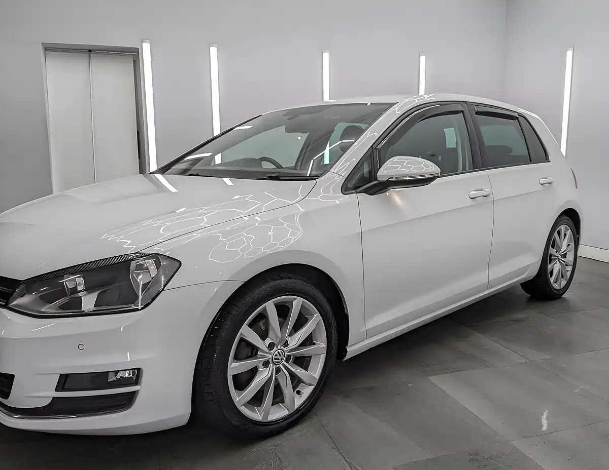 Used 2015 Volkswagen Golf Bluemotion Tech GT Pure White - Interior and Exterior details 3
