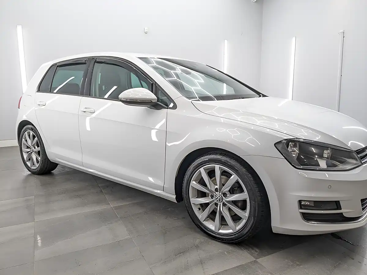 Used 2015 Volkswagen Golf Bluemotion Tech GT Pure White - Interior and Exterior details 4