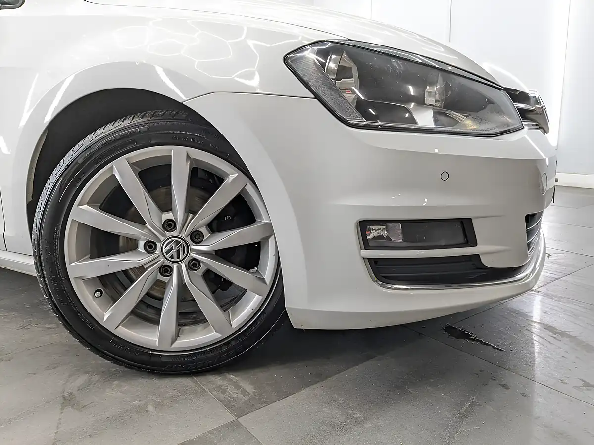 Used 2015 Volkswagen Golf Bluemotion Tech GT Pure White - Interior and Exterior details 5