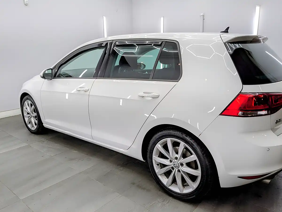 Used 2015 Volkswagen Golf Bluemotion Tech GT Pure White - Interior and Exterior details 6