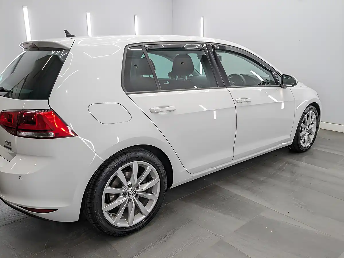 Used 2015 Volkswagen Golf Bluemotion Tech GT Pure White - Interior and Exterior details 8