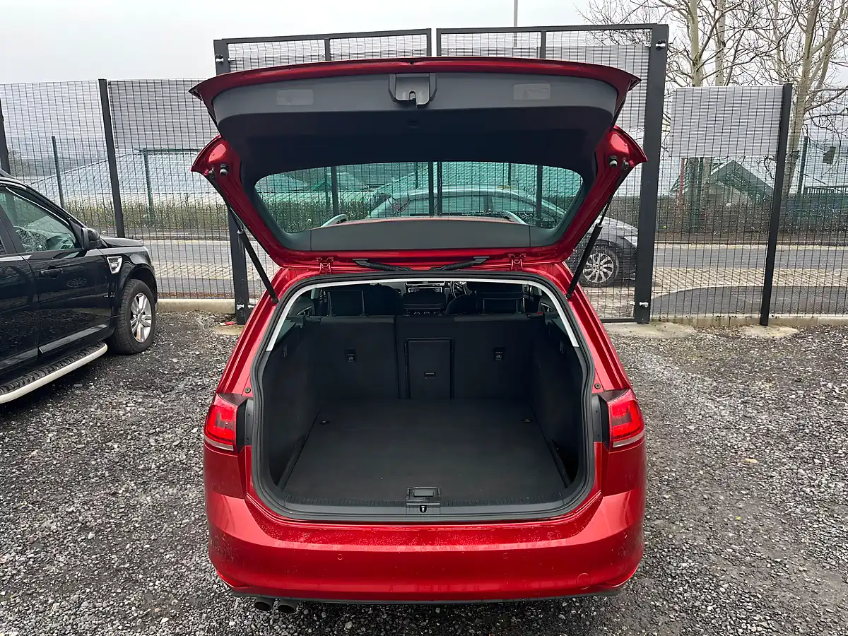 Used 2015 Volkswagen Golf Bluemotion Tech GT Red - Interior and Exterior details 11