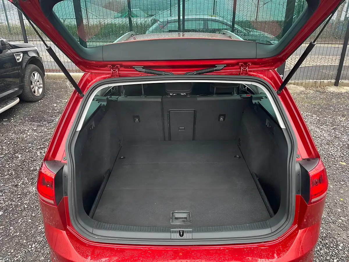 Used 2015 Volkswagen Golf Bluemotion Tech GT Red - Interior and Exterior details 12