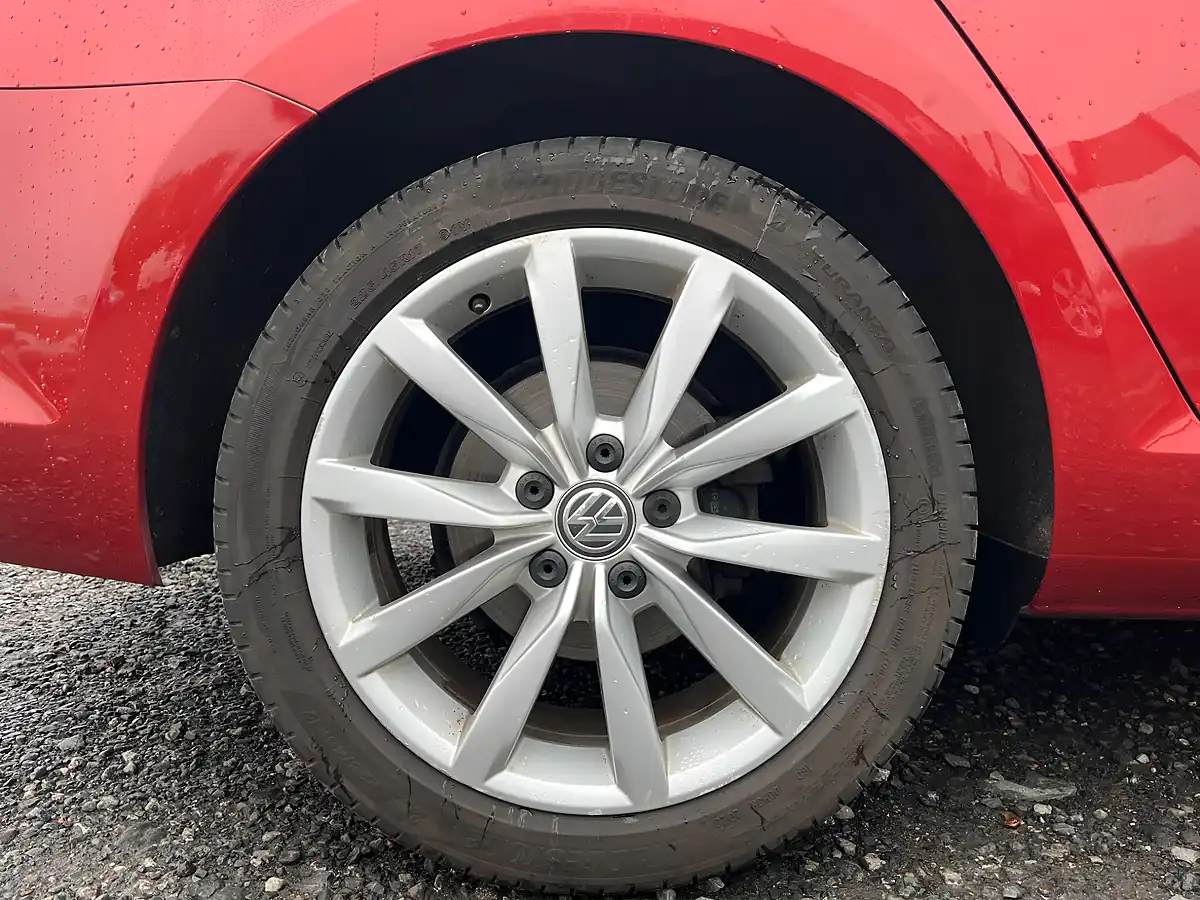 Used 2015 Volkswagen Golf Bluemotion Tech GT Red - Interior and Exterior details 20