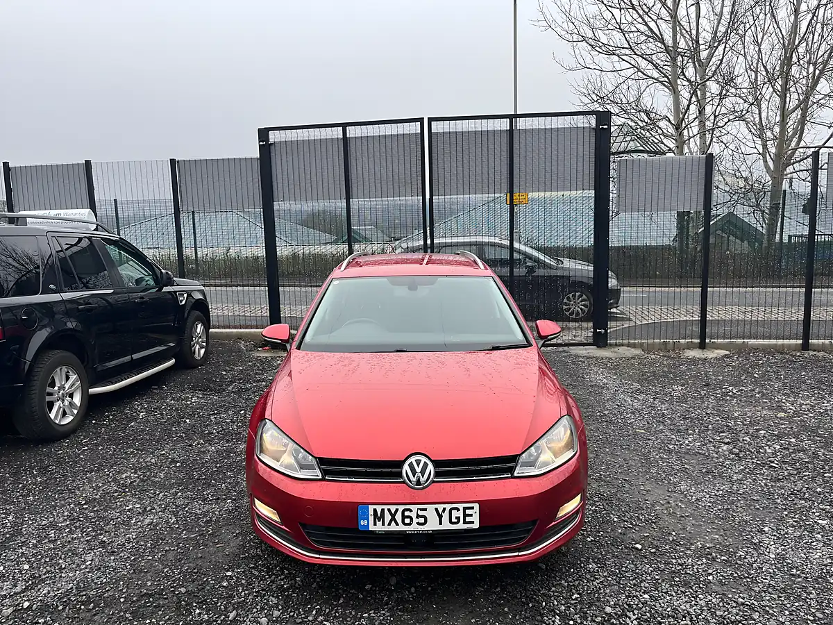 Used 2015 Volkswagen Golf Bluemotion Tech GT Red - Interior and Exterior details 5