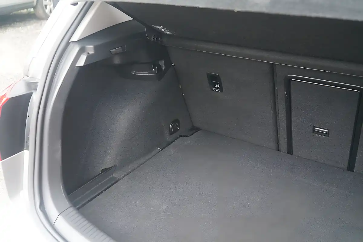 Used 2015 Volkswagen Golf Bluemotion Tech GT Silver - Interior and Exterior details 11