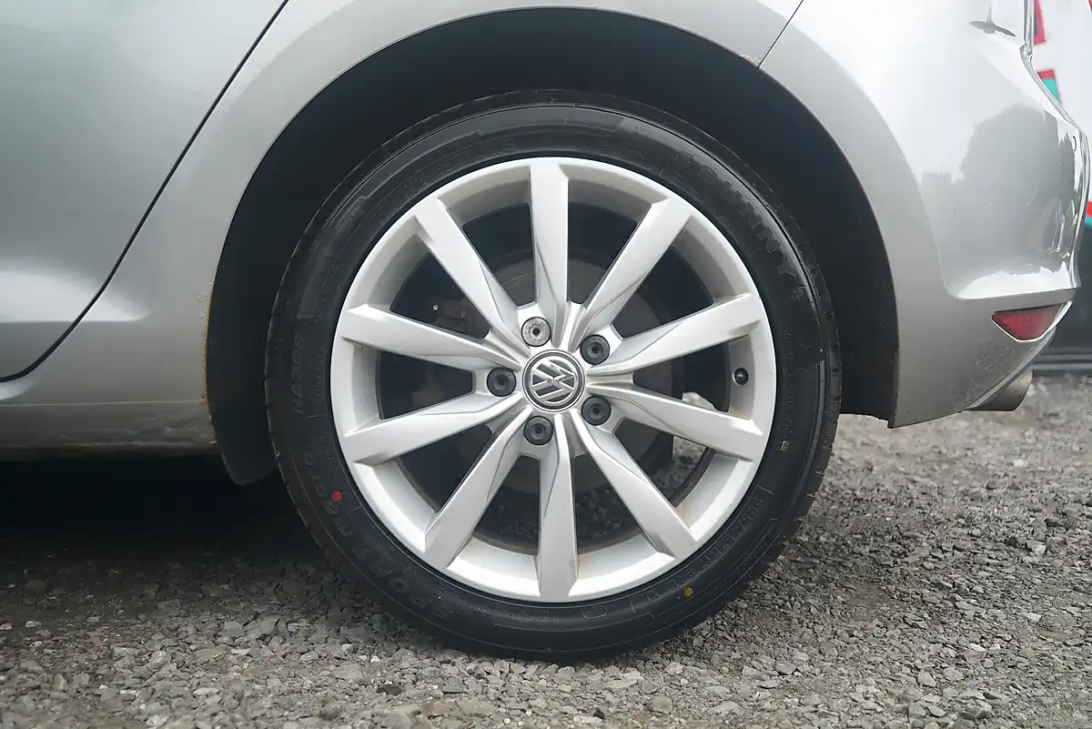 Used 2015 Volkswagen Golf Bluemotion Tech GT Silver - Interior and Exterior details 13