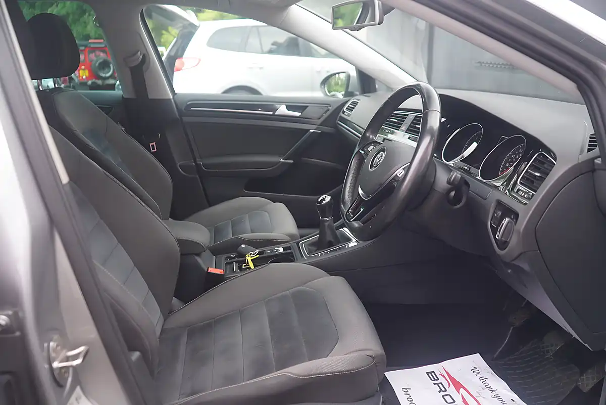 Used 2015 Volkswagen Golf Bluemotion Tech GT Silver - Interior and Exterior details 14